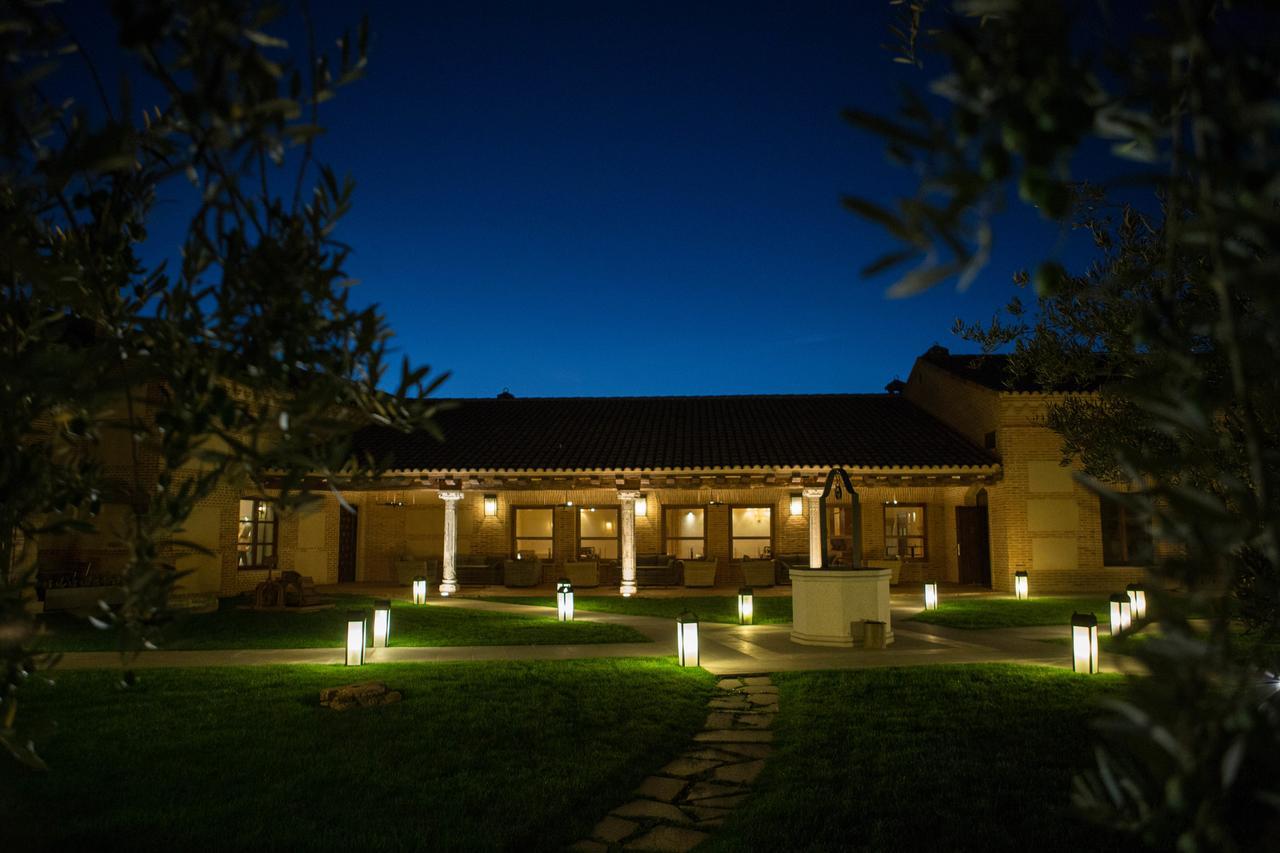 Posada Isabel De Castilla Madrigal de las Altas Torres Exterior foto